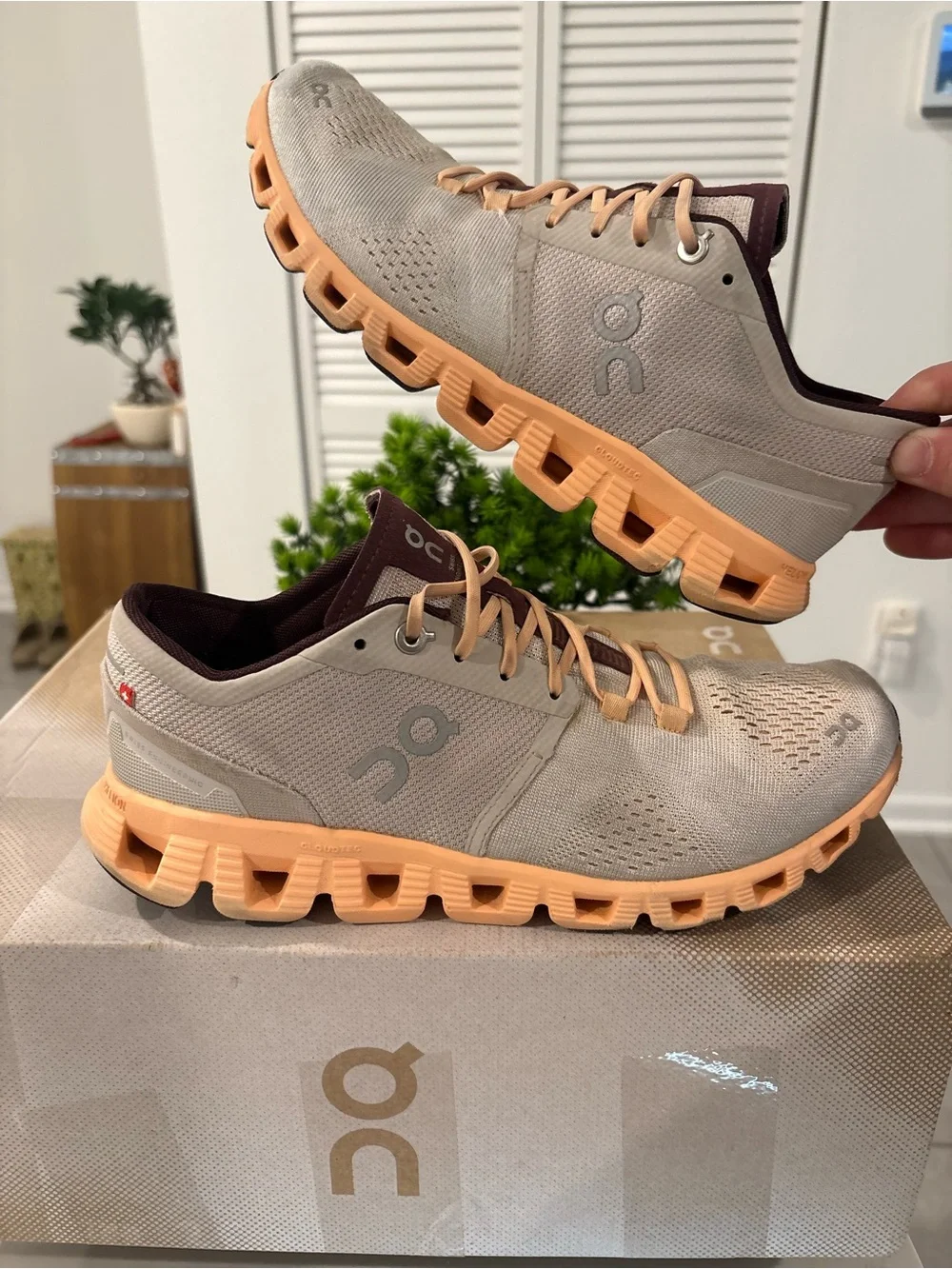On Cloud Cloud X women’s size 8.5 Running Shoes